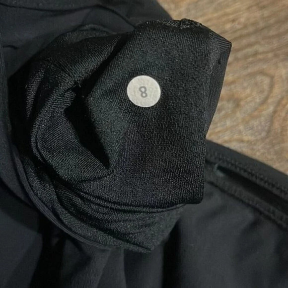 🚨 2/$50 Lululemon Retreat Yogi Crop size 8 - Picture 5 of 8